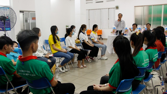 Nhà văn hóa sinh viên TP. HCM: Trao quà Tết cho sinh viên ảnh 1