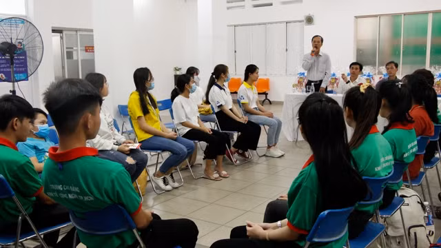 Nhà văn hóa sinh viên TP. HCM: Trao quà Tết cho sinh viên ảnh 1