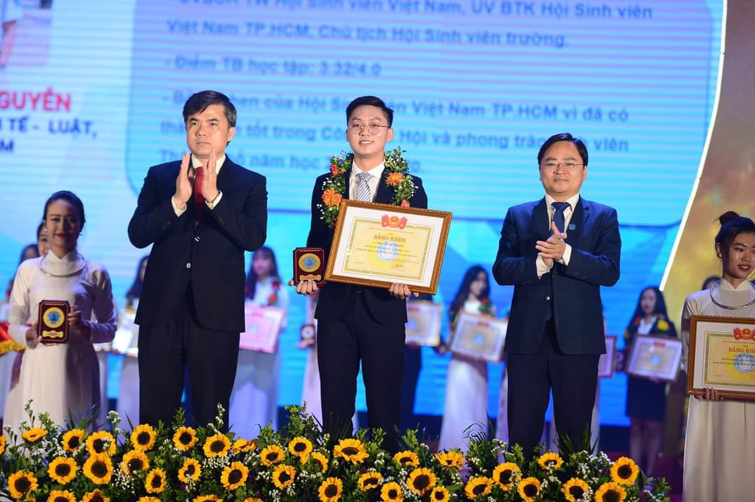 Trọng Nguyễn đoạt Danh hiệu "Sao Tháng Giêng" năm 2020 do T.Ư Hội Sinh viên Việt Nam trao tặng. Ngô Trọng Nguyễn: “Phải cố gắng từ những điều nhỏ nhất“ ảnh 1