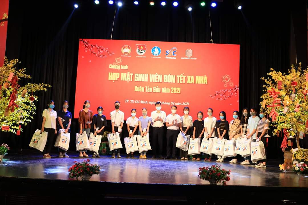 TP. HCM: Tặng quà cho sinh viên đón Tết xa nhà ảnh 1