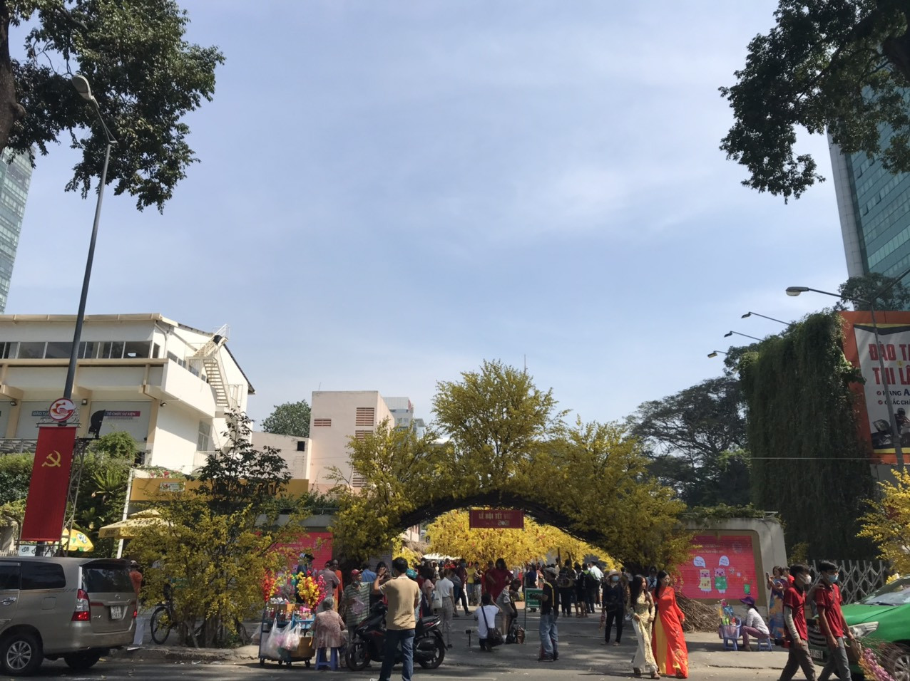 Lo ngại dịch bệnh, "phố ông đồ" tại TP. HCM vắng bóng người trẻ ảnh 25