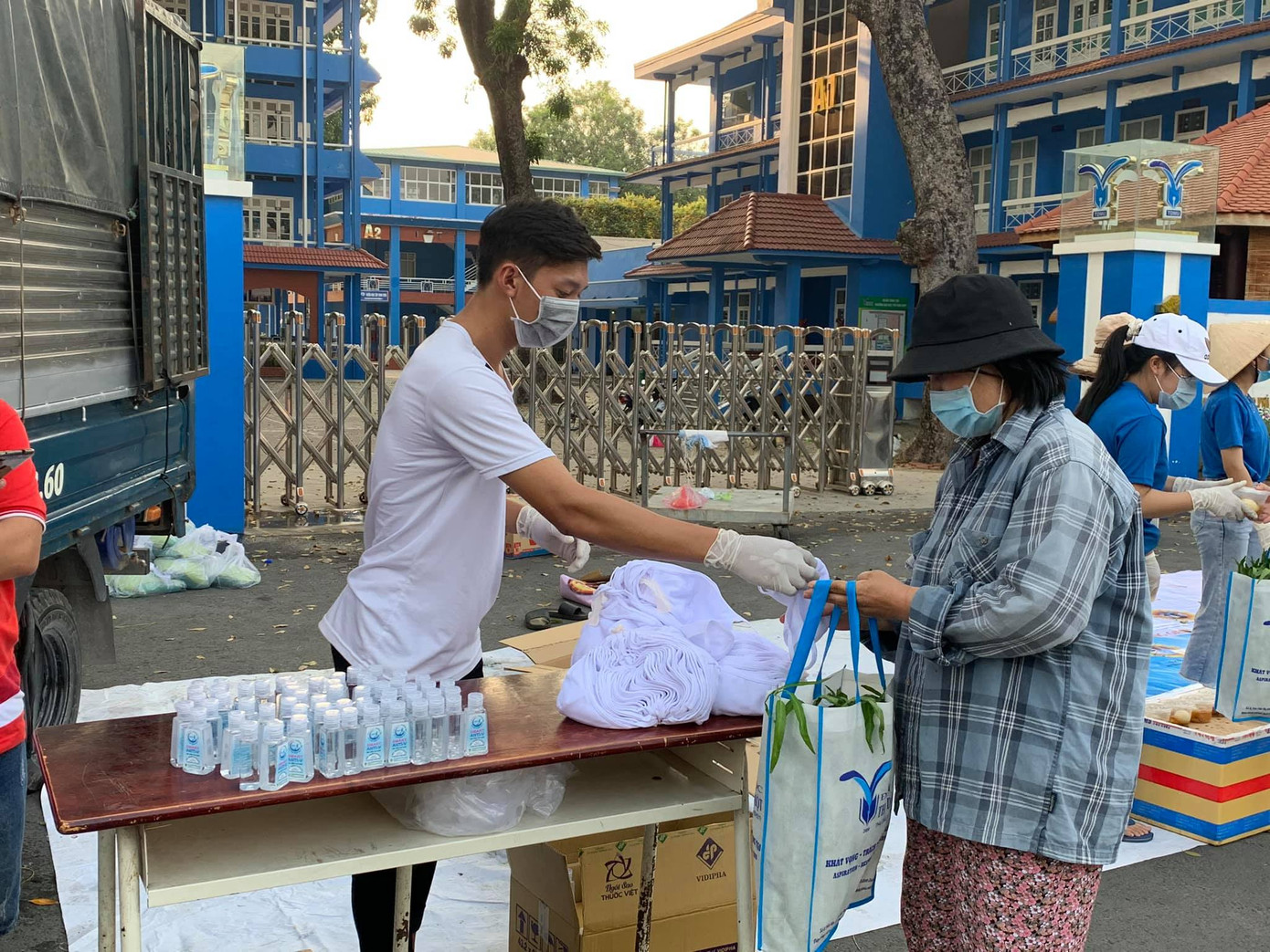 Bình Dương: Sôi nổi các hoạt động “Xuân tình nguyện” ảnh 1