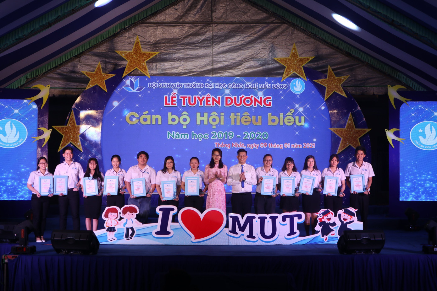 Trường ĐH Công nghệ Miền Đông tuyên dương “Sinh viên 5 tốt” và cán bộ Hội tiêu biểu ảnh 1