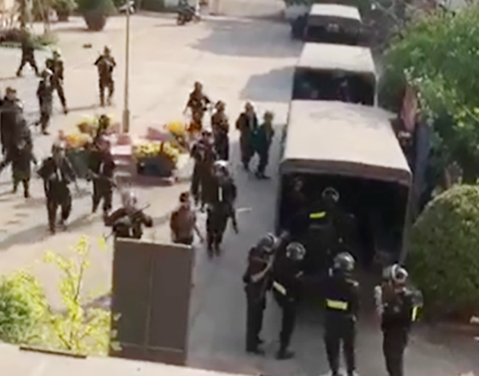 Hàng trăm cảnh sát dùng xe bọc thép vây bắt kẻ nổ súng 4 người chết ở Củ Chi ảnh 1