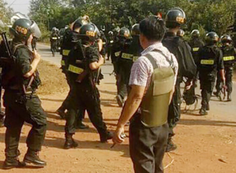 Hàng trăm cảnh sát dùng xe bọc thép vây bắt kẻ nổ súng 4 người chết ở Củ Chi ảnh 5