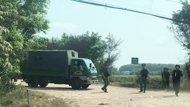 Hàng trăm cảnh sát dùng xe bọc thép vây bắt kẻ nổ súng 4 người chết ở Củ Chi ảnh 2