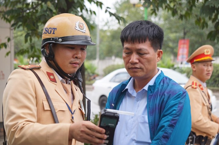 Rời quán nhậu vào viện thăm mẹ, tài xế bị phạt 35 triệu đồng ảnh 2