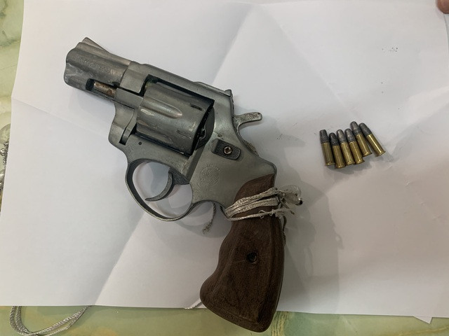 Bắt nhóm dùng súng bắn chết một cô gái 19 tuổi ảnh 2