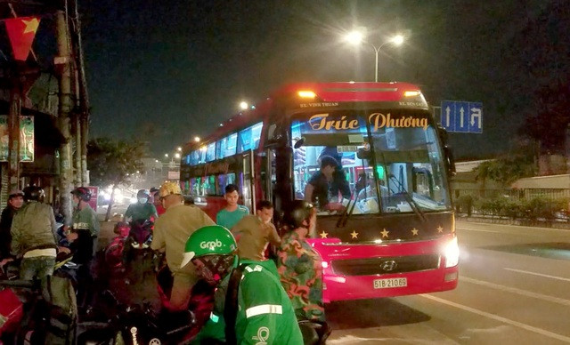 Chồng đưa con gái đi chơi, vợ báo bị... bắt cóc ảnh 1