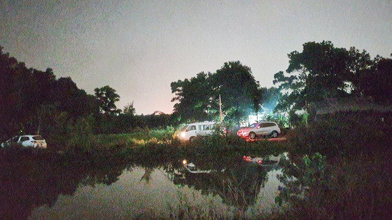 Vụ thi thể người đàn ông gục chết ven đường: Nạn nhân nghi bị cứa cổ, cướp xe ảnh 1