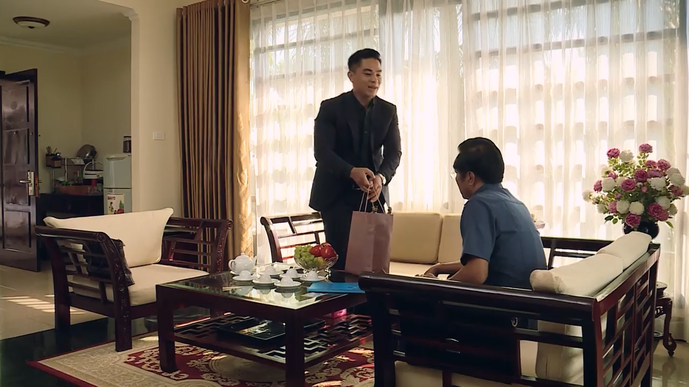 Sinh tử tập 52: Bí thư tỉnh từ chối nhận quà, Vũ tạm thoát khởi tố vụ án ảnh 1