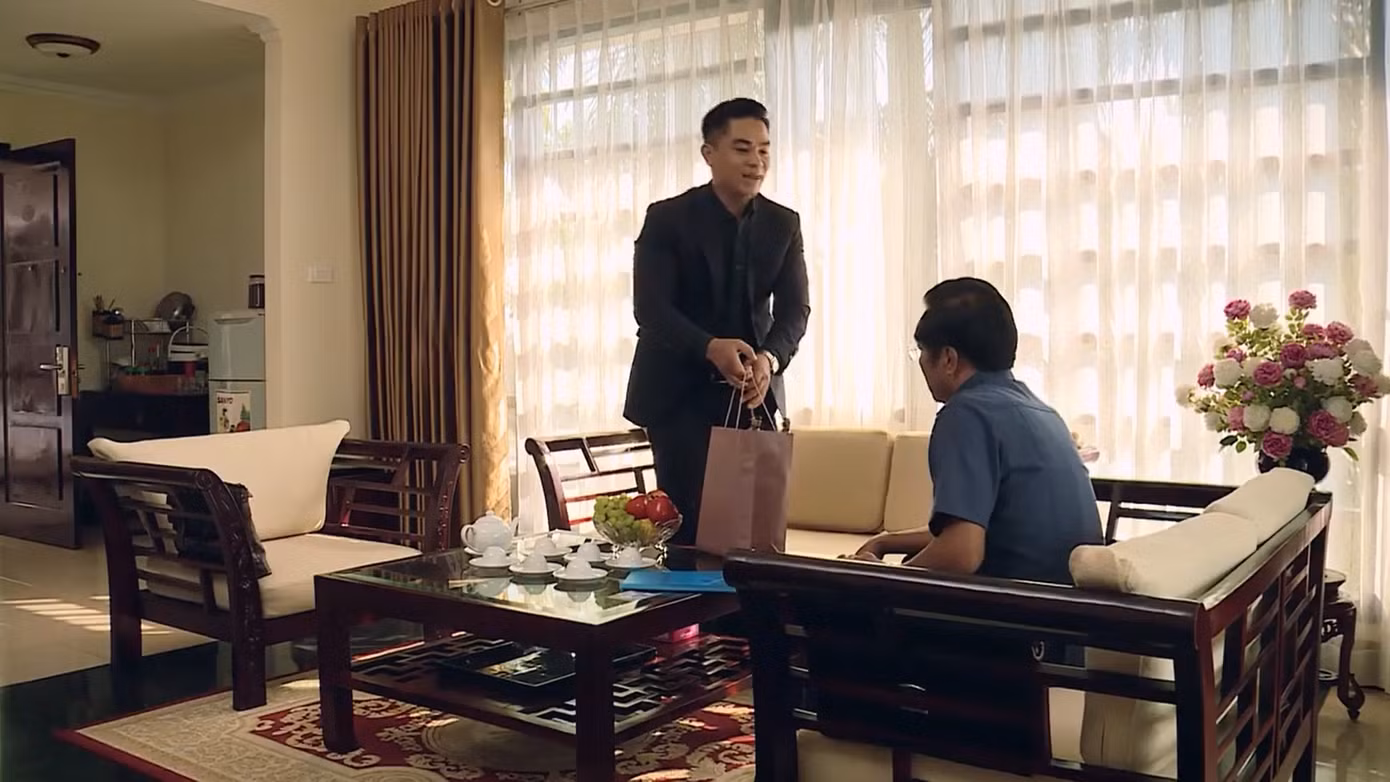 Sinh tử tập 52: Bí thư tỉnh từ chối nhận quà, Vũ tạm thoát khởi tố vụ án ảnh 1
