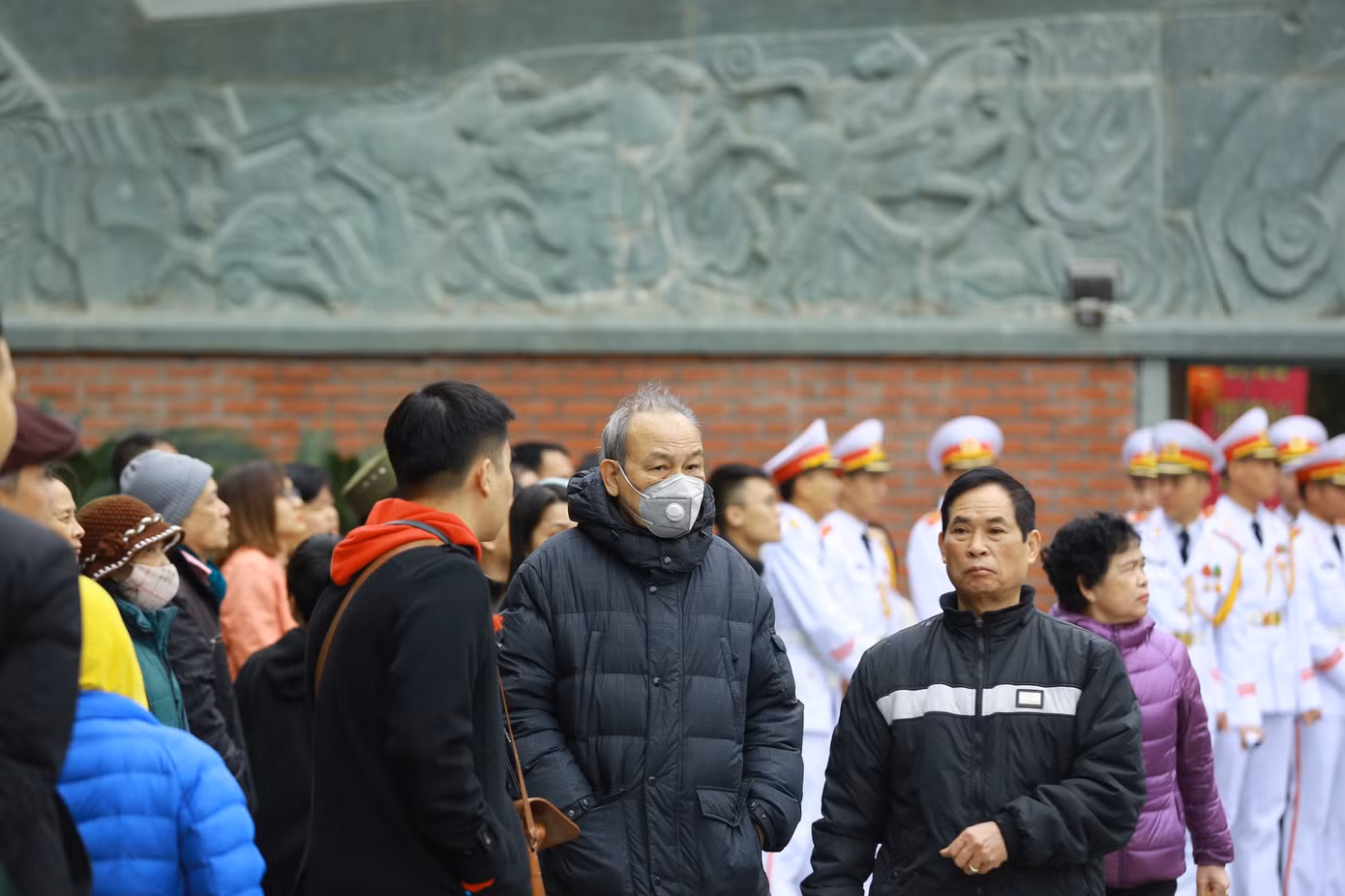 Lo ngại virus corona, dân đeo khẩu trang dự hội Gò Đống Đa ảnh 7