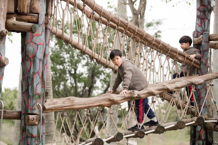 Đan Lê khoe ảnh đẹp đầu xuân bên Khải Anh và con trai ảnh 3