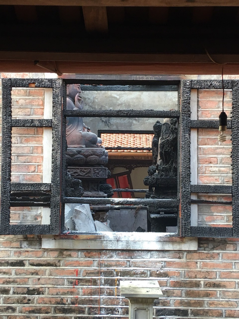 Cháy sập mái di tích quốc gia chùa Cự Đà ảnh 1