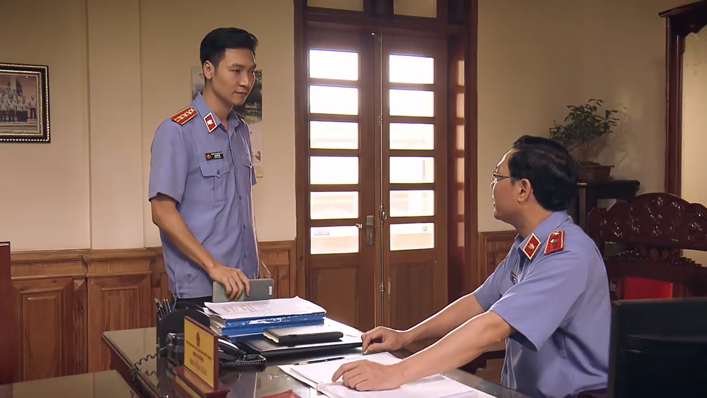 Sinh tử tập 44: Giám đốc Sở run rẩy vì bị Vũ gài bẫy nhận hối lộ và ghi hình ảnh 3