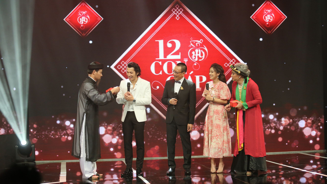 Xuân Bắc-Tự Long ‘cưới nhau’ trong 12 con giáp ảnh 1