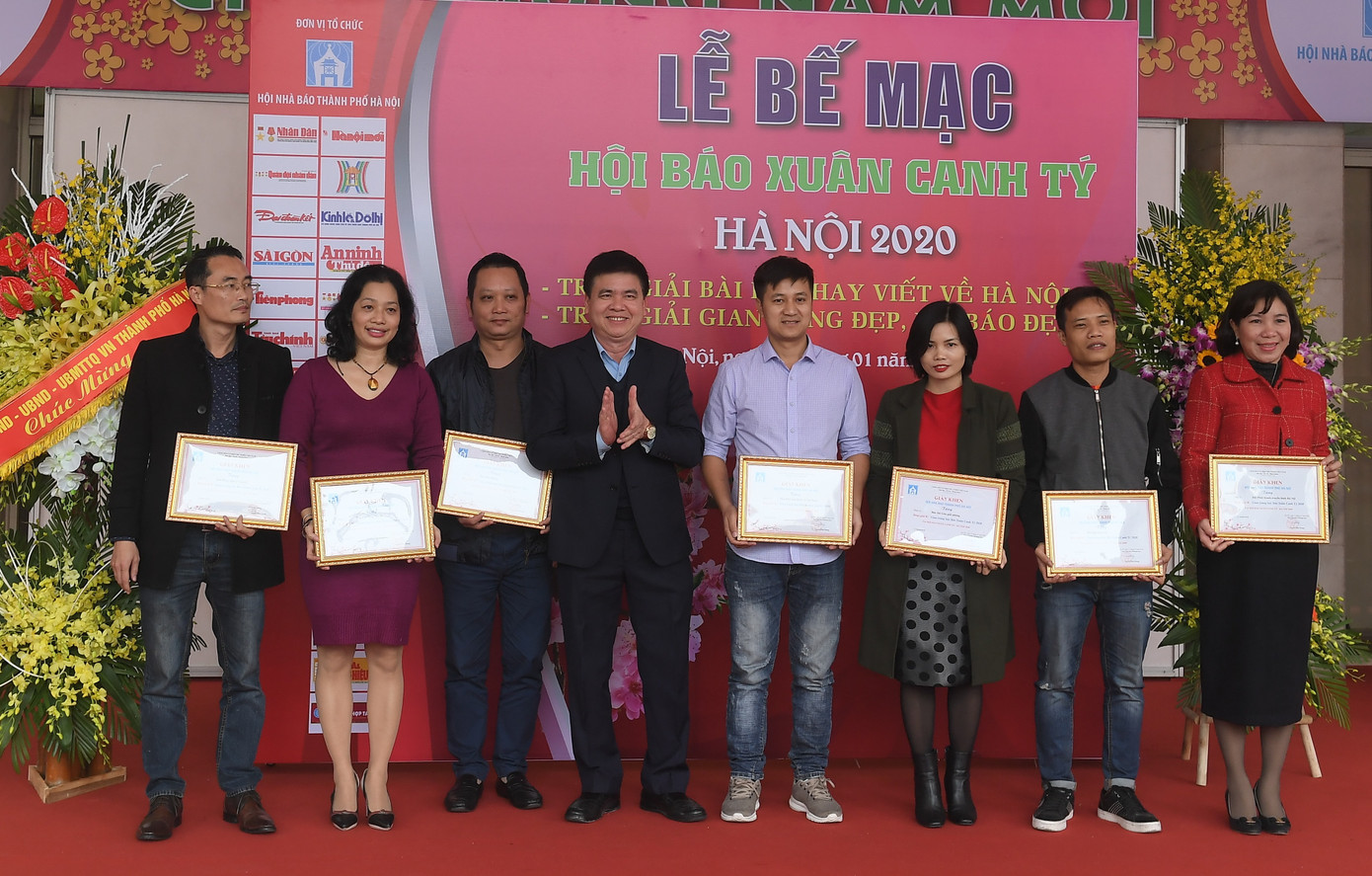 Báo Tiền Phong nhận hai giải thưởng tại Hội báo xuân Canh Tý Hà Nội 2020 ảnh 1