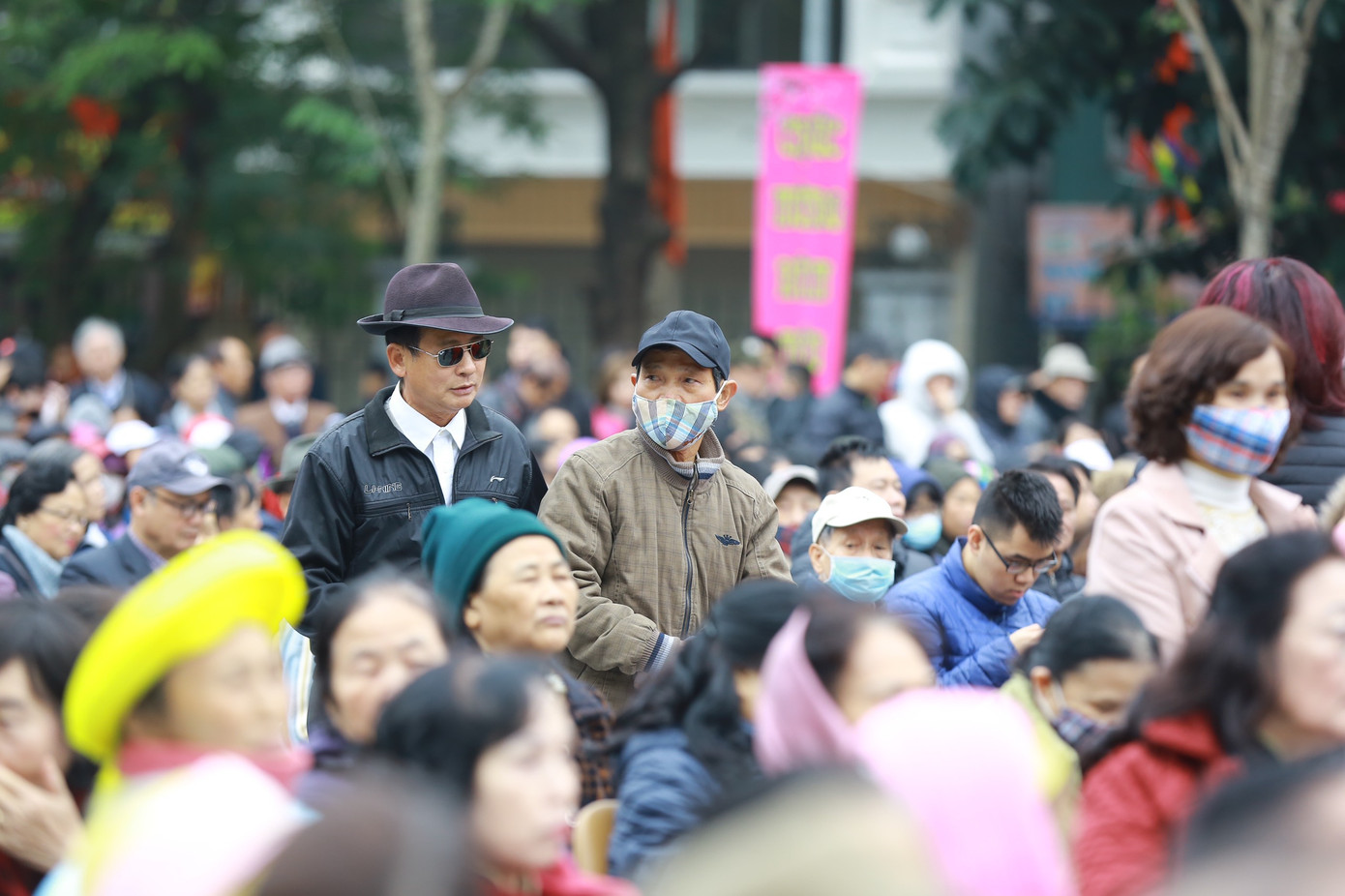 Lo ngại virus corona, dân đeo khẩu trang dự hội Gò Đống Đa ảnh 5