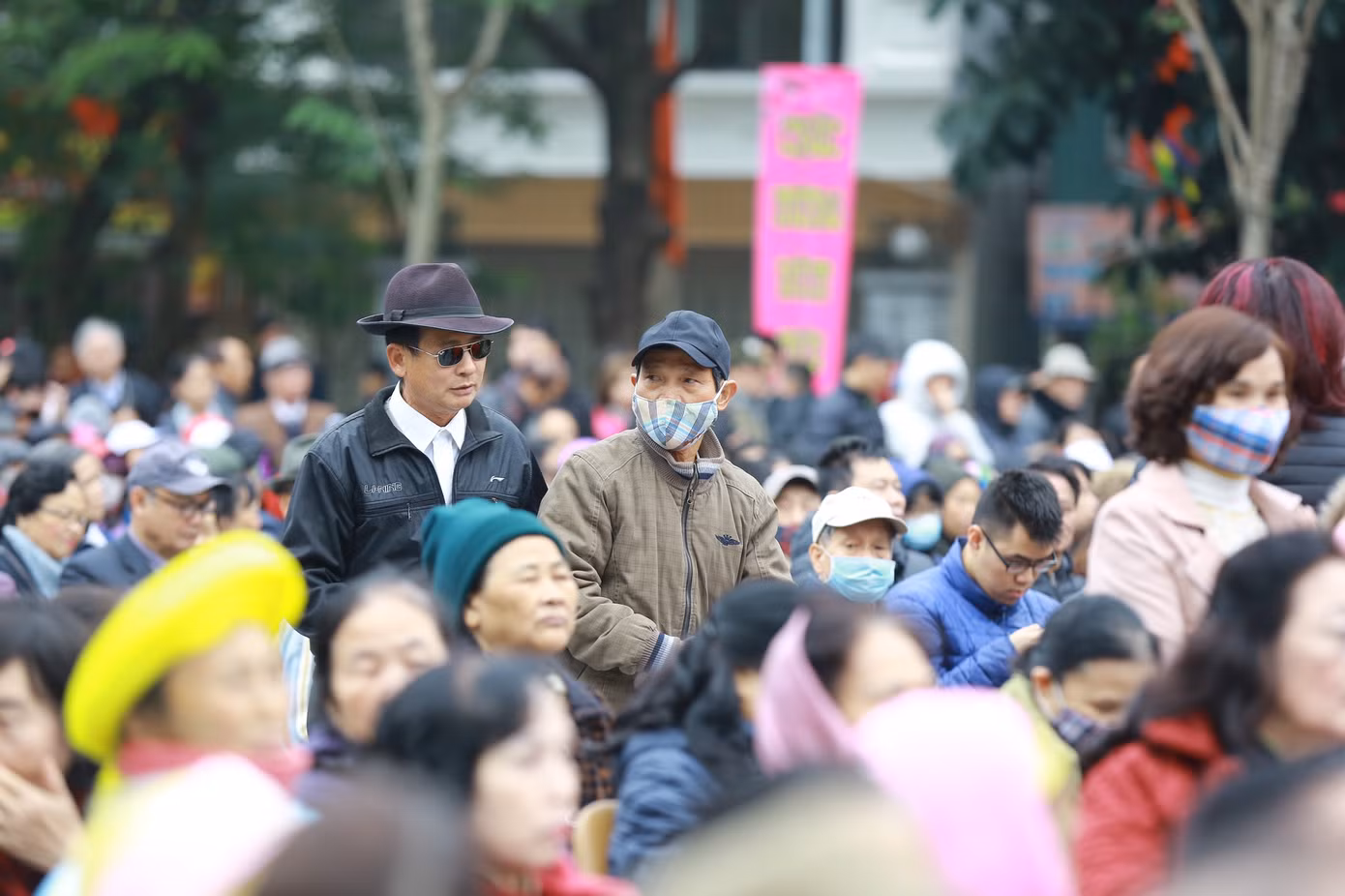 Lo ngại virus corona, dân đeo khẩu trang dự hội Gò Đống Đa ảnh 5