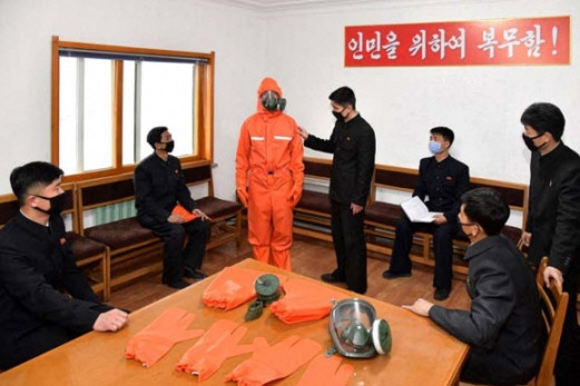 Triều Tiên cách ly 7.000 người, cho phụ nữ nghỉ làm trông con mùa dịch Covid-19 ảnh 1