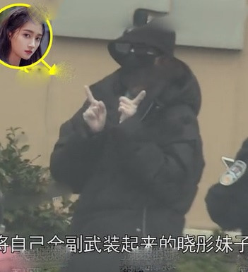 Quan Hiểu Đồng bị sốt, phải kiểm tra y tế sau khi đến Hoành Điếm ảnh 2