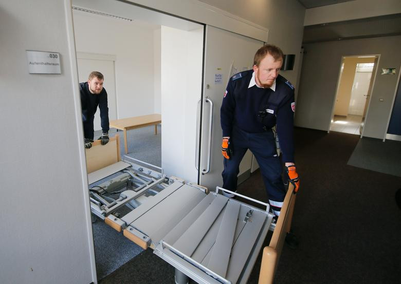 Hội chợ, sân bóng trên toàn cầu ‘hóa’ bệnh viện dã chiến chống COVID-19 ảnh 2