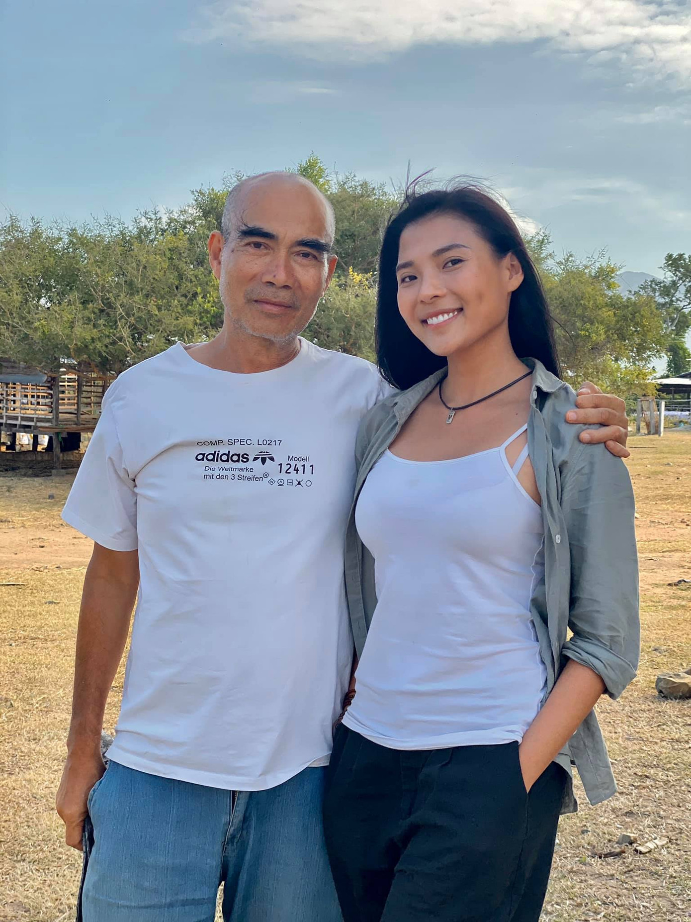 Lưu Trọng Ninh ‘hô biến’ Thúy Diễm thành đen như cột cháy nhà ở ‘Cát đỏ’ ảnh 3