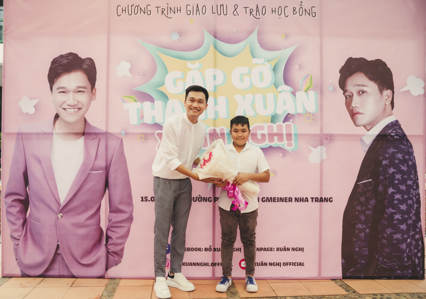 Fan áo trắng bao vây cựu ‘học sinh cá biệt’ Xuân Nghị ảnh 4