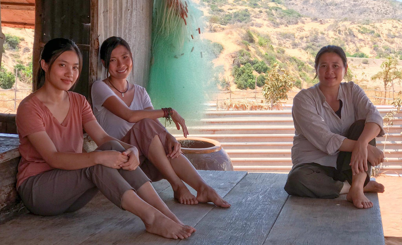 Lưu Trọng Ninh ‘hô biến’ Thúy Diễm thành đen như cột cháy nhà ở ‘Cát đỏ’ ảnh 1