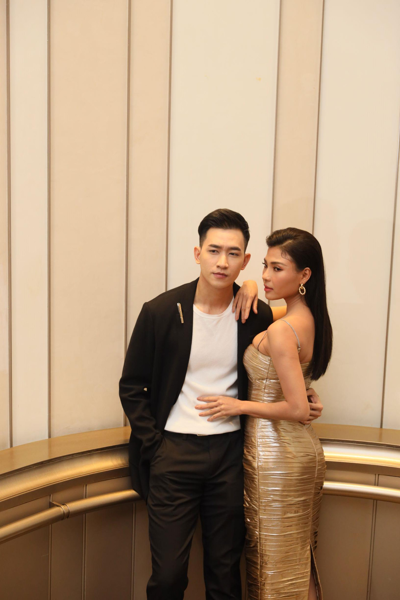 Thúy Diễm rào trước đón sau với chồng để đóng cảnh nóng ‘Cát đỏ’ ảnh 3