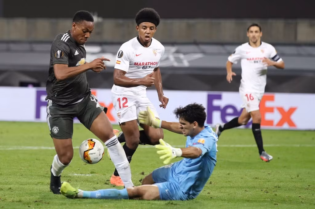 Hàng công vô duyên, M.U vỡ mộng vào chung kết Europa League ảnh 1