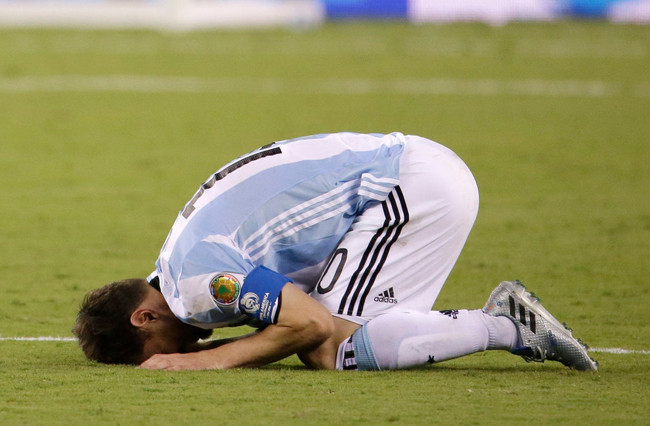 Ba lần ra đi bất thành của siêu sao Messi ảnh 3