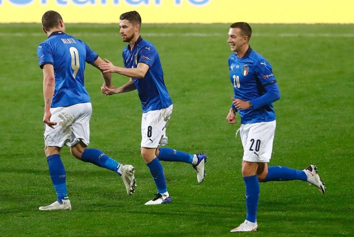 Thắng trận cầu 6 điểm, Italia áp sát bán kết Nations League ảnh 1