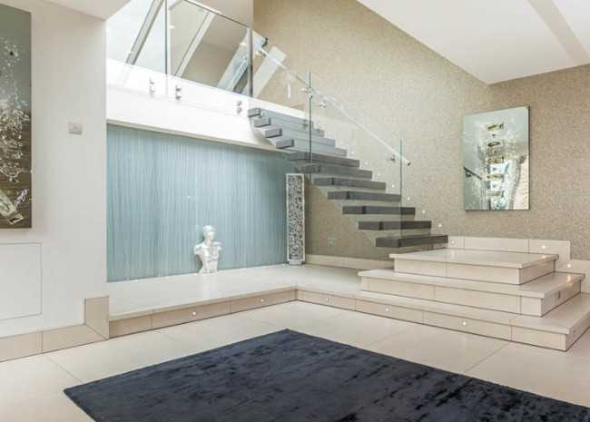 Hậu ly hôn, huyền thoại M.U rao bán 'biệt phủ' triệu đô ảnh 9