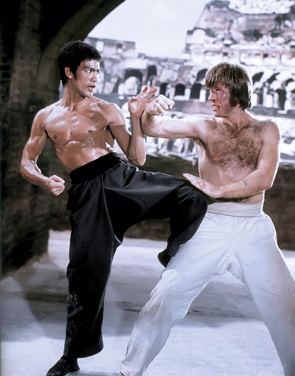 Tất cước đỡ đòn trước Chuck Norris trong phim Mãnh Long quá giang (The Way of the Dragon - 1972) 10 cú đá kinh điển của Lý Tiểu Long ảnh 6