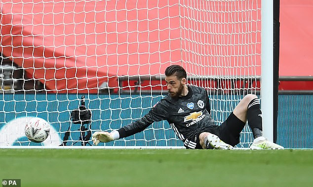 De Gea đang bị ‘quả báo’ vì lừa thầy, phản bạn? ảnh 1