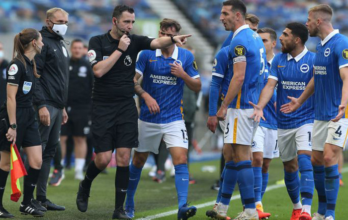 Lý do M.U được hưởng phạt đền sau tiếng còi mãn cuộc ảnh 1