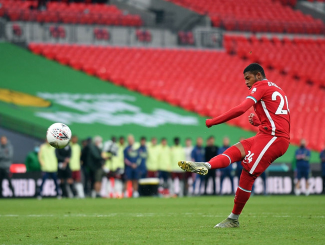 Sao trẻ sút hỏng 11m, HLV Klopp nhận lỗi sau thất bại ảnh 1