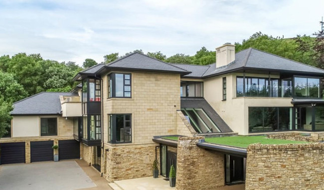 Hậu ly hôn, huyền thoại M.U rao bán 'biệt phủ' triệu đô ảnh 2