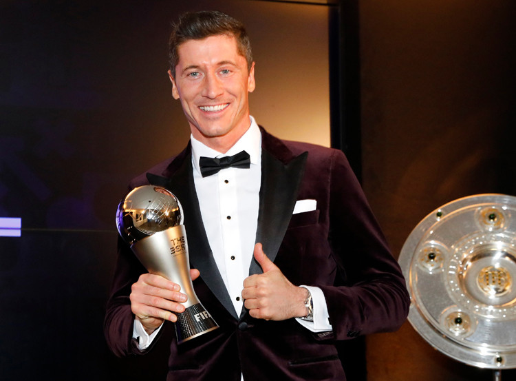 Bóng đá thế giới năm 2020: COVID-19 và điểm nhấn 'ăn ba' ảnh 3