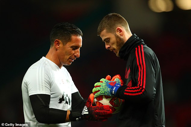 De Gea đang bị ‘quả báo’ vì lừa thầy, phản bạn? ảnh 2