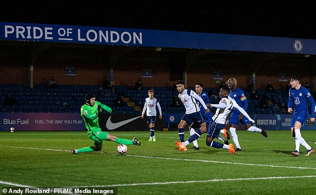 Huyền thoại Petr Cech bất ngờ 'đầu quân' đội trẻ Chelsea ảnh 1