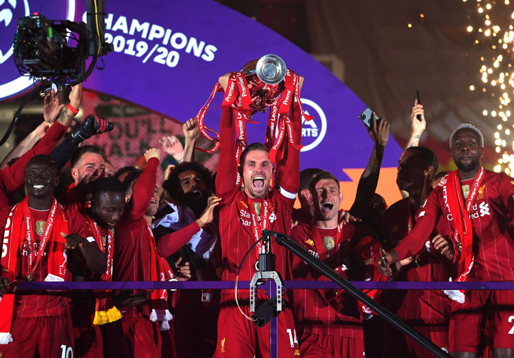 Bóng đá thế giới năm 2020: COVID-19 và điểm nhấn 'ăn ba' ảnh 4