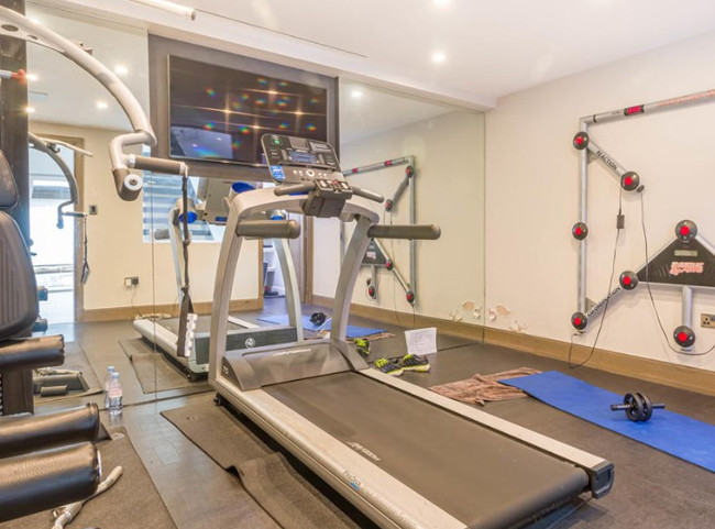 Hậu ly hôn, huyền thoại M.U rao bán 'biệt phủ' triệu đô ảnh 3