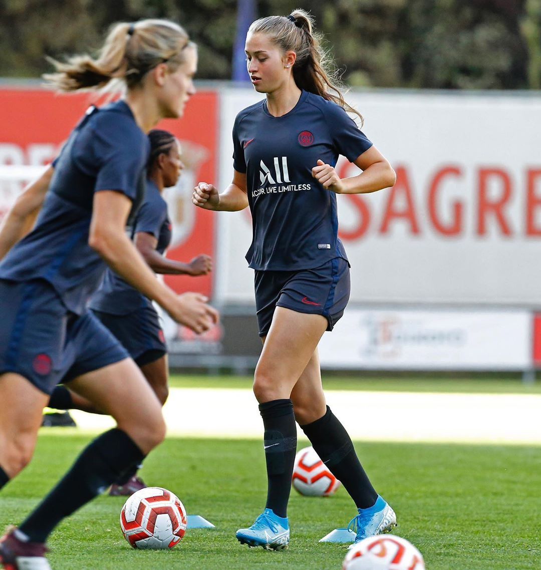 Sao trẻ của Bayern có 'nội gián' xinh đẹp ở... PSG ảnh 4
