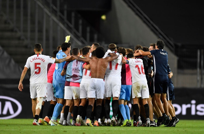 Fernandes gục ngã sau thất bại cay đắng của M.U ảnh 14