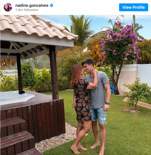 Mẹ Neymar cặp kè với 'phi công' kém... 30 tuổi ảnh 1