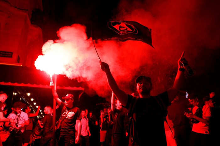 PSG vào chung kết Champions League, CĐV đổ ra đường ăn mừng ảnh 14