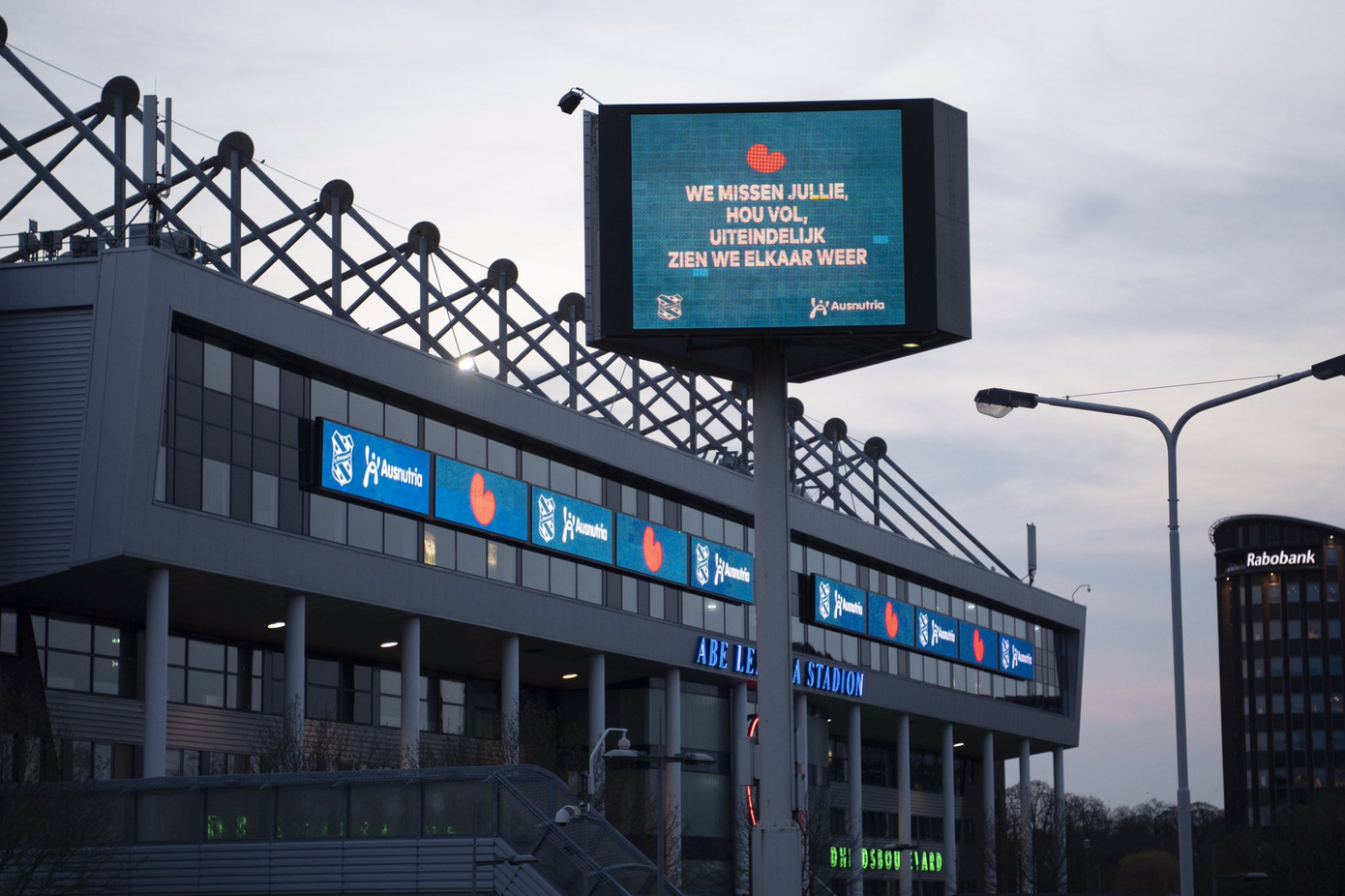 CLB của Văn Hậu gửi thông điệp giữa dịch COVID-19 ảnh 4